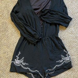 Kendall & Kylie black romper size M.